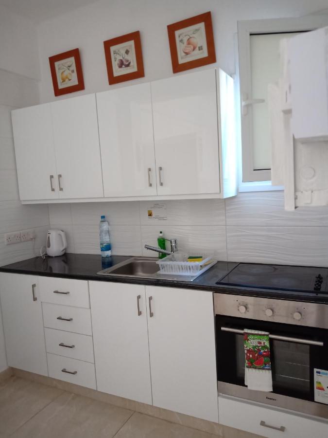 1 Bedroom Apartment Larnaca Exteriör bild